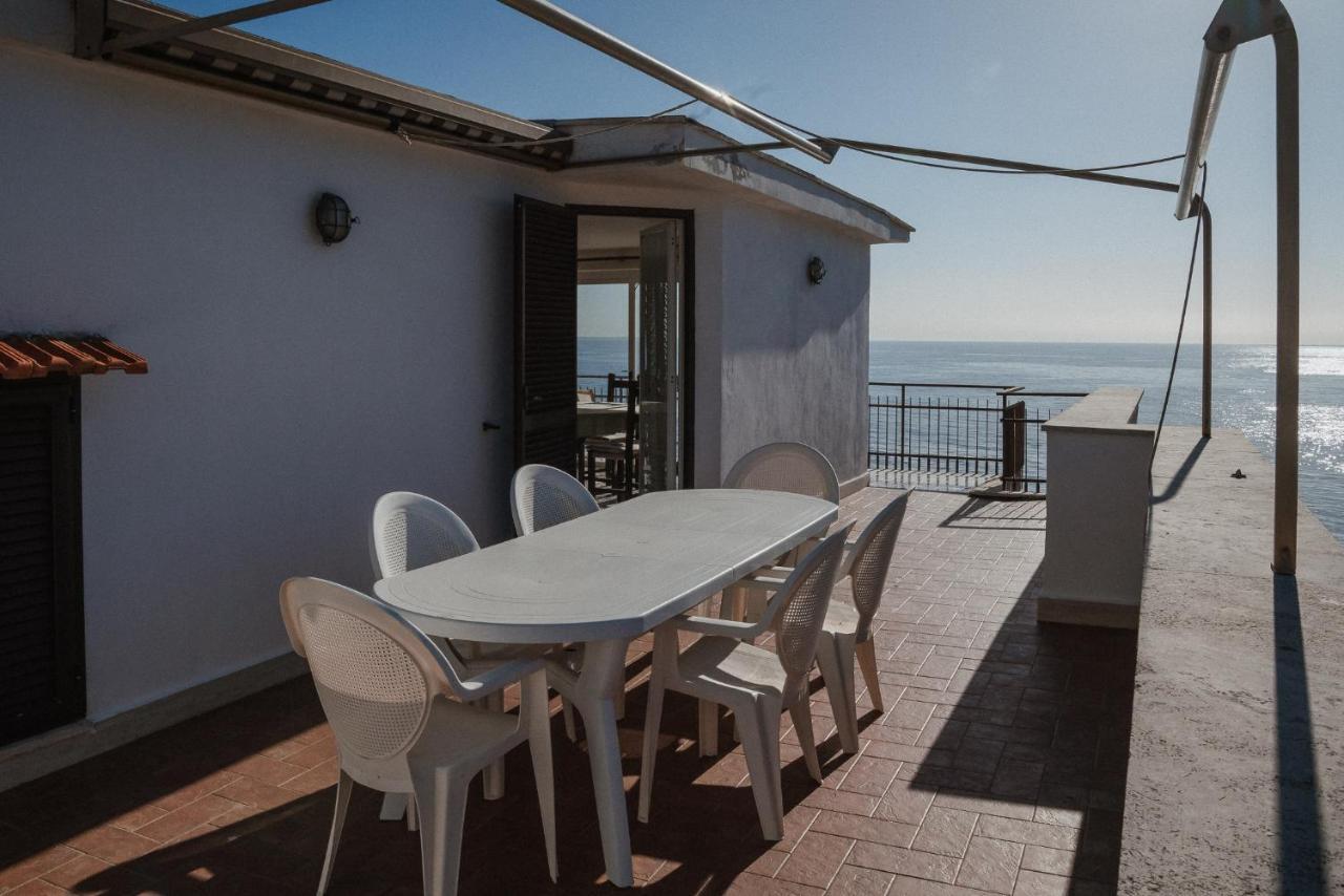Be Your Home - Appartamento 4 Camere Sul Mare Scesa Al Mare Privata Санта Маринела Екстериор снимка