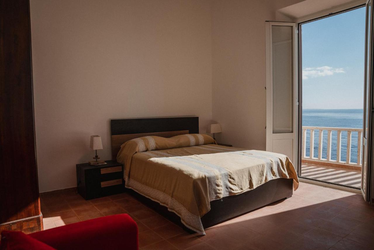Be Your Home - Appartamento 4 Camere Sul Mare Scesa Al Mare Privata Санта Маринела Екстериор снимка