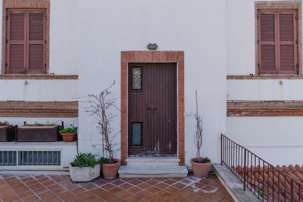 Be Your Home - Appartamento 4 Camere Sul Mare Scesa Al Mare Privata Санта Маринела Екстериор снимка