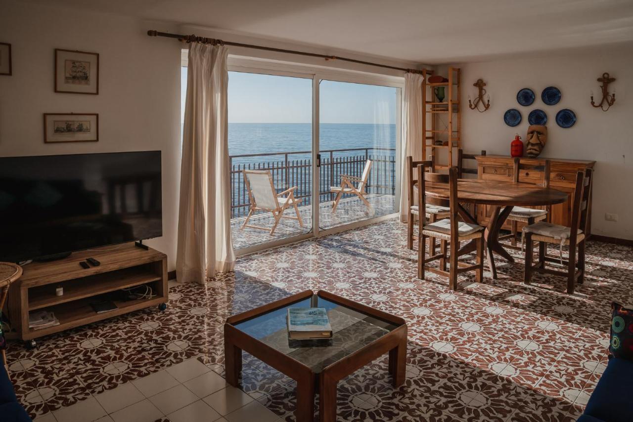 Be Your Home - Appartamento 4 Camere Sul Mare Scesa Al Mare Privata Санта Маринела Екстериор снимка