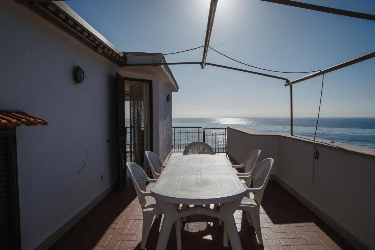Be Your Home - Appartamento 4 Camere Sul Mare Scesa Al Mare Privata Санта Маринела Екстериор снимка