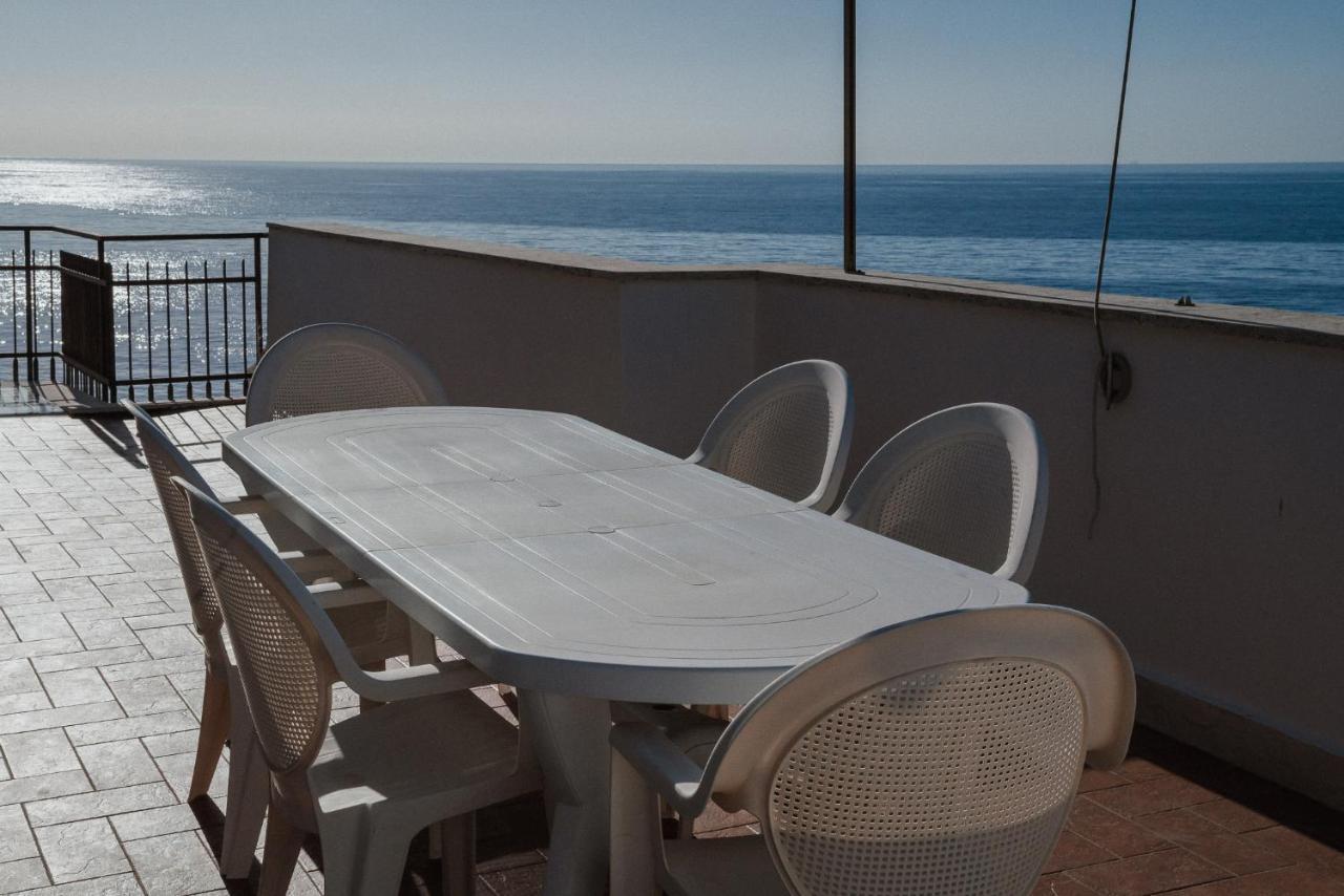 Be Your Home - Appartamento 4 Camere Sul Mare Scesa Al Mare Privata Санта Маринела Екстериор снимка