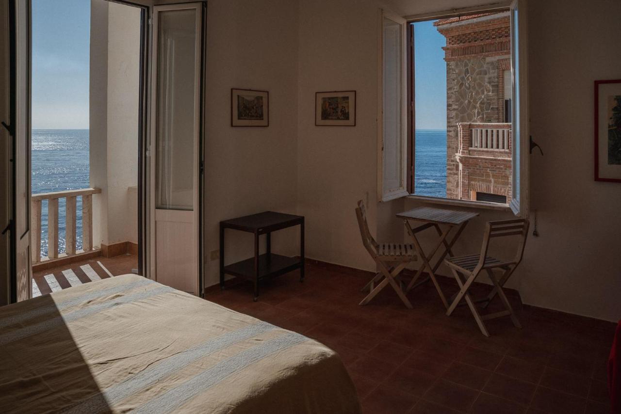 Be Your Home - Appartamento 4 Camere Sul Mare Scesa Al Mare Privata Санта Маринела Екстериор снимка